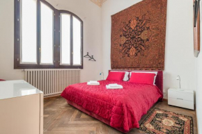 Red House close to @Accademia Bridge Venedig